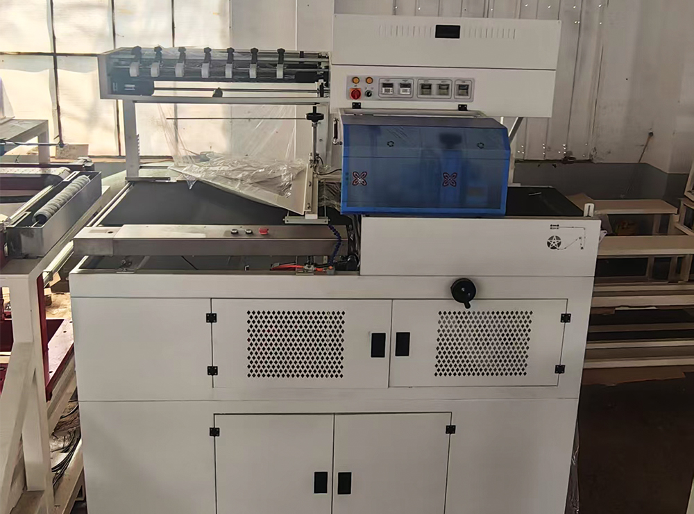 Plastic Film Covering Machine