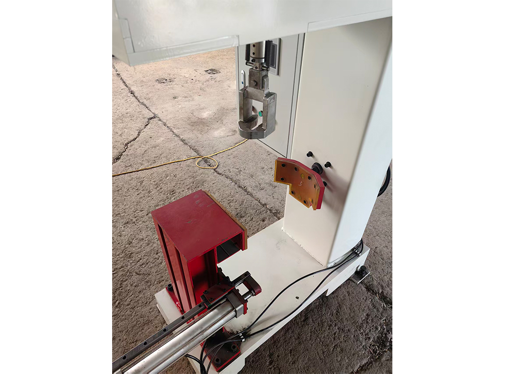 LPG Cylinder Valve Mounting Machine